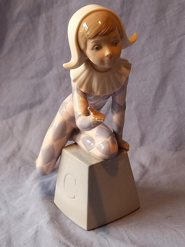 Lladro 5077 harlequin - 5077, 'letter