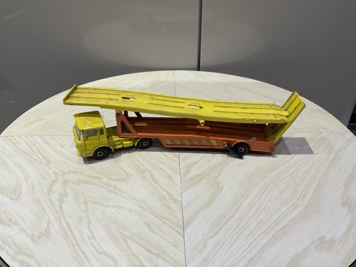 Car transporter matchbox super - car,