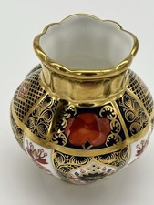 Royal Crown Derby Solid Gold Band Viola Vase 1128 Old Imari Circa 2014 Boxed