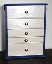 SMALL VINTAGE CHEST OF DRAWERS