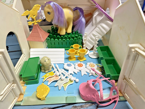 Little pony show stable - pony,
