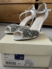 Jenny Packham No1 Beaded Ivory Women’s Shoes Size 4