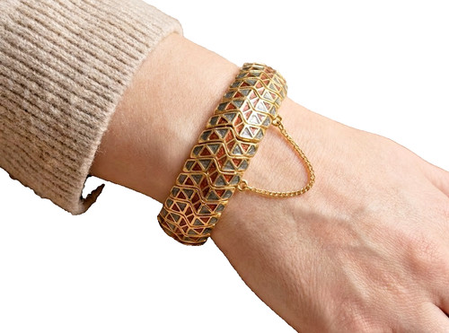Vintage gold tone - tone, enamel
