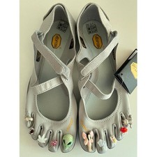 Five finger shoes for women's