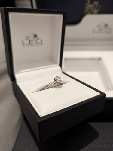 18ct white gold leo diamond - 18ct,