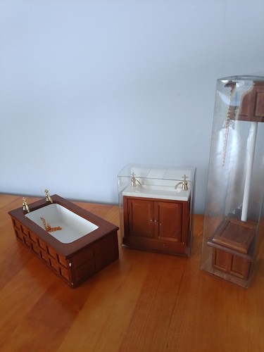 Dolls house panelled - panelled, bathroom