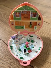 Vintage compact - Ski Home. Polly pocket dolls figures 1990