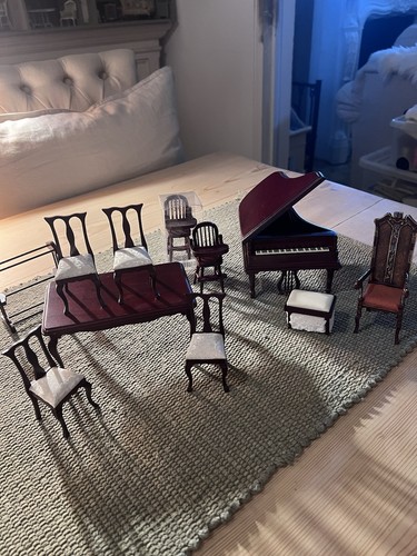Scale doll house emporium - scale,