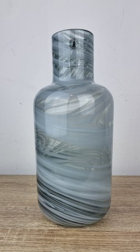 Blue and white - white, vase
