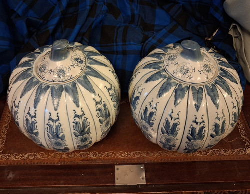 Vtg pair large chinese blue - 2,