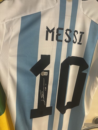 Authentic signed messi - authentic,