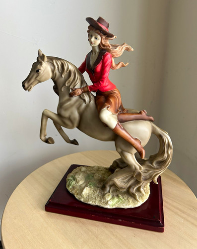 Cowgirl horse resin - on,