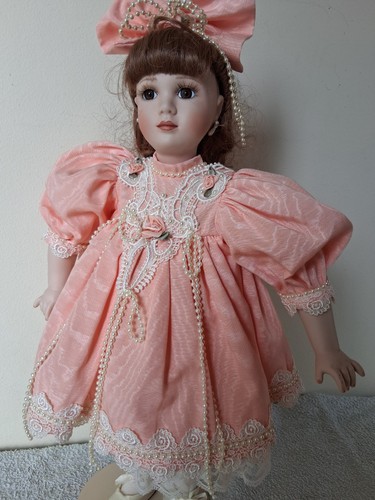 Franklin heirloom musical - musical, doll