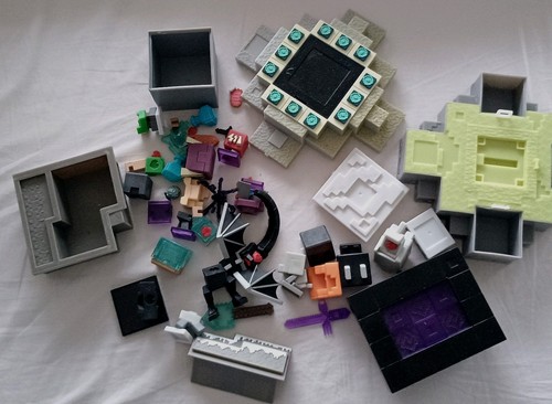 Minecraft toys bundle - toys,