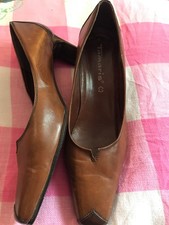 Tamaris tan leather court