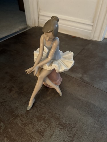 Nao lladro figurine - ,