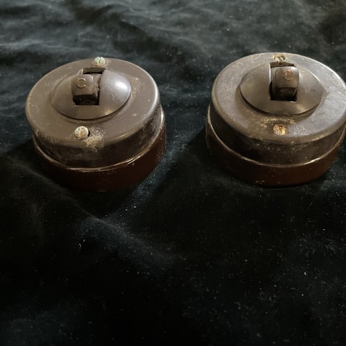 Vintage round crabtree - x,