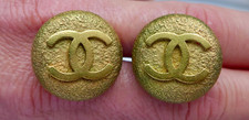 A BEAUTIFUL GENUINE PAIR OF VINATGE CHANEL 94P TEXTURED CC LOGO CLIP ON EARINGS