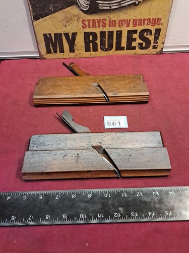 Pieces skew moulding - of,
