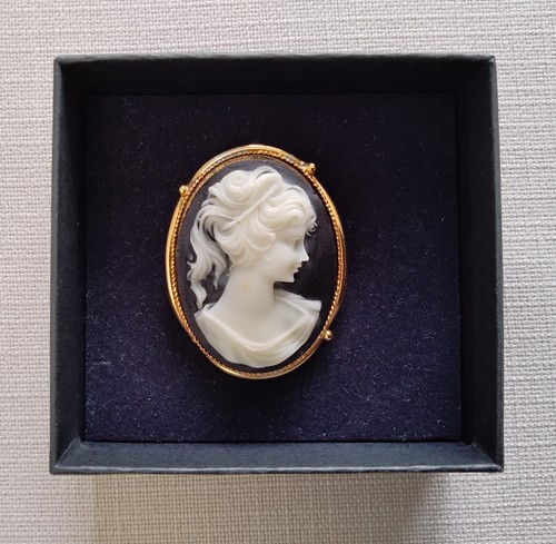 Vintage black cameo brooch - brooch, in