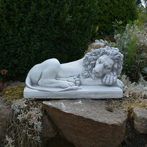Lion lying right - , stone