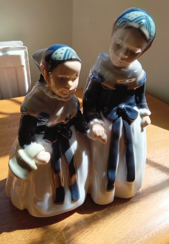 Royal copenhagen figurine 1316 - copenhagen,
