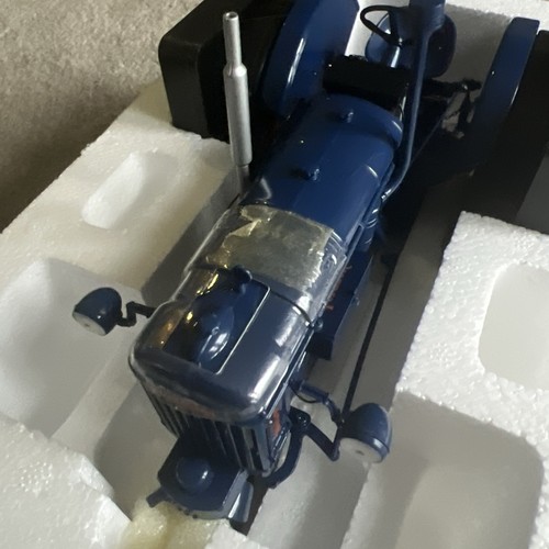 Universal hobbies tractor - universal, 1:16