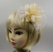Women' s cream clip Fascinator Ladies Wedding Royal Ascot b23