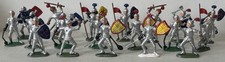 19x VINTAGE CHARBENS ? SILVER KNIGHTS TOY SOLDIER FIGURES ON GREEN BASES