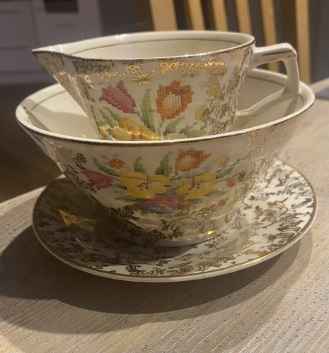 K tunstall crockery - &,