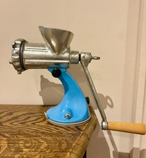 Vintage Kitchenalia Spong Cast