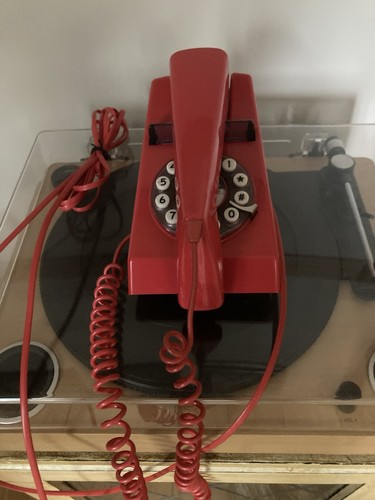 Wild wolf ltd vintage red - &,
