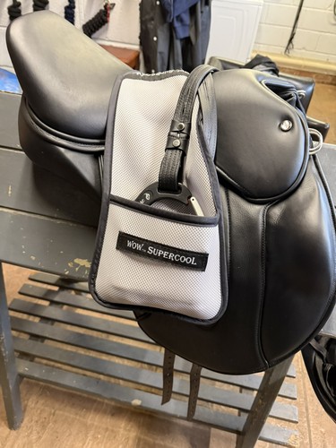 Black wow jump saddle size - black, 1