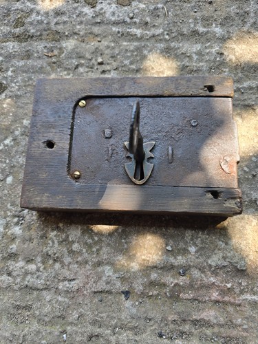 Antique cast iron rim - , lock