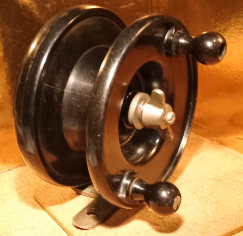 Vintage bakelite centrepin - bakelite,