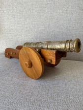 Vintage model gun carriage