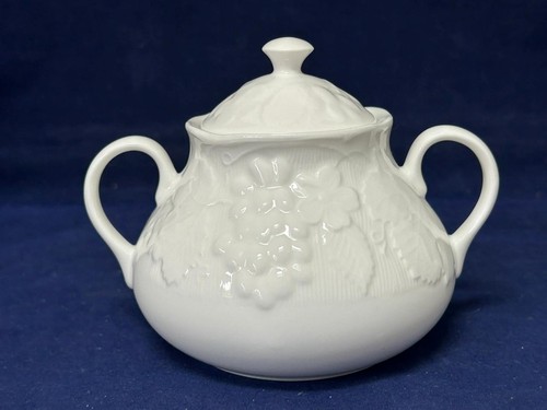 Wedgwood strawberry vine - &,