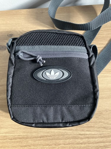 Adidas originals retro badge - originals,