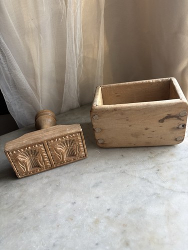 Medium size primitive antique - size,
