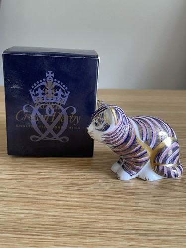 Royal crown derby sitting - crown,