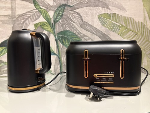 Dunhelm black copper - [black, &