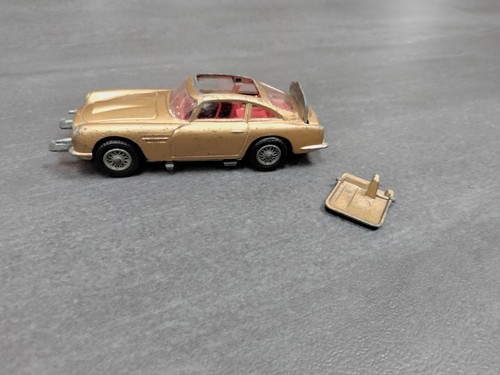 Corgi toys 261 aston - no.,