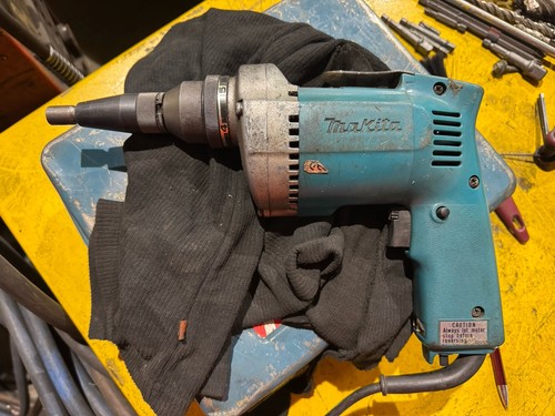 Makita 110v 6805 - tek, screw