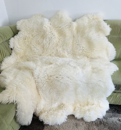 Sleeping fur carpet - , sheepskin