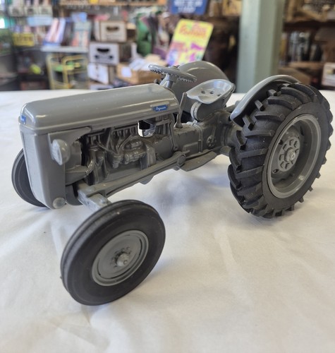 Scale model grey - model,