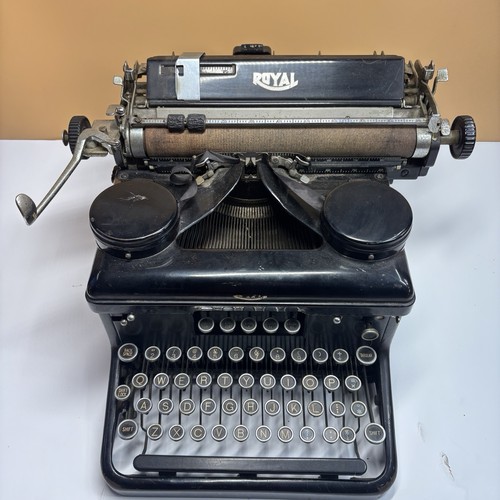 Typewriter antique royal - antique,