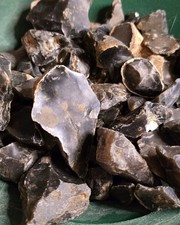 🪨 1kg Rare Black Flint Crystal Rock – Fire Starter, Art, Tumbling, Decorative