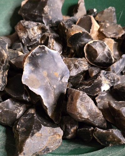 1kg rare black flint - 🪨,