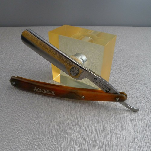Single piece razor theis - single, piece!