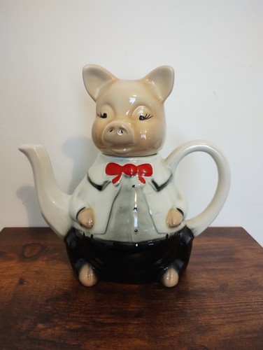 Master piggy teapot tony - master, by